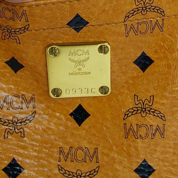 'MCM' 'VISETOS' MONOGRAM LEATHER SHOULDER BAG & DUST BAG 'MADE IN GERMANY' SET - Picture 5 of 16